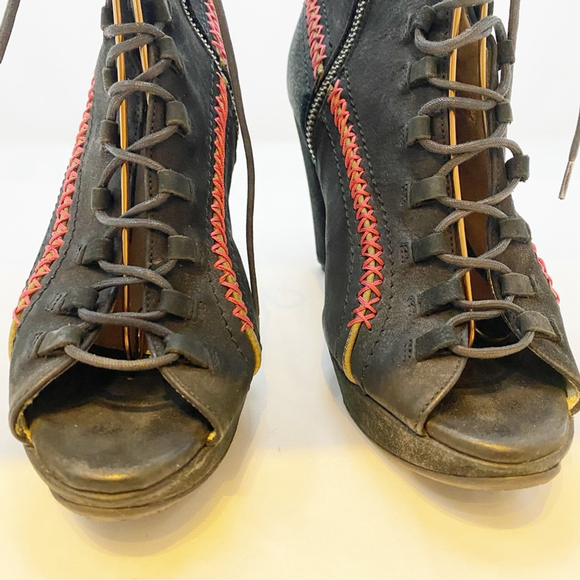 John Fluevog Angelou Open Toe Platform Bootie 7 | Avant-Garde Designer Shoe - Picture 5 of 17